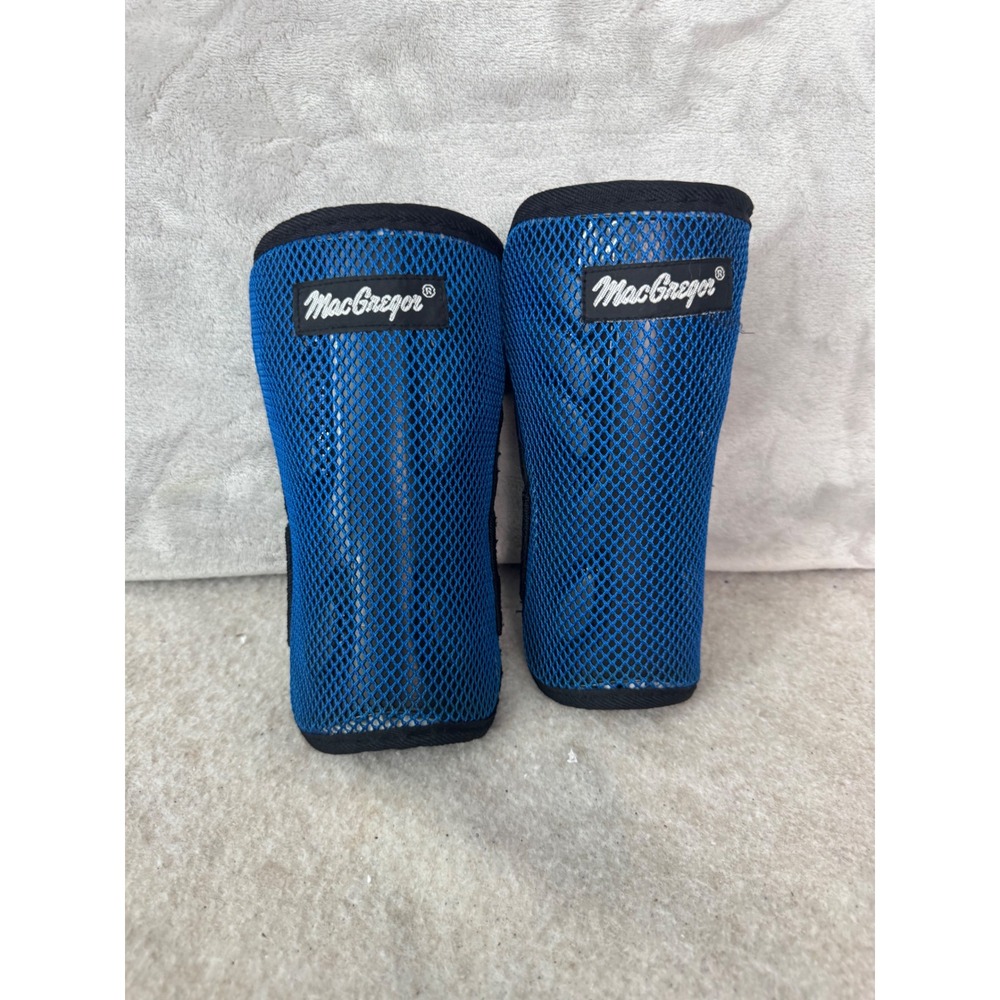 MacGregor Blue Mesh Soccer Shin Guards Youth Small Medium Adjustable Straps